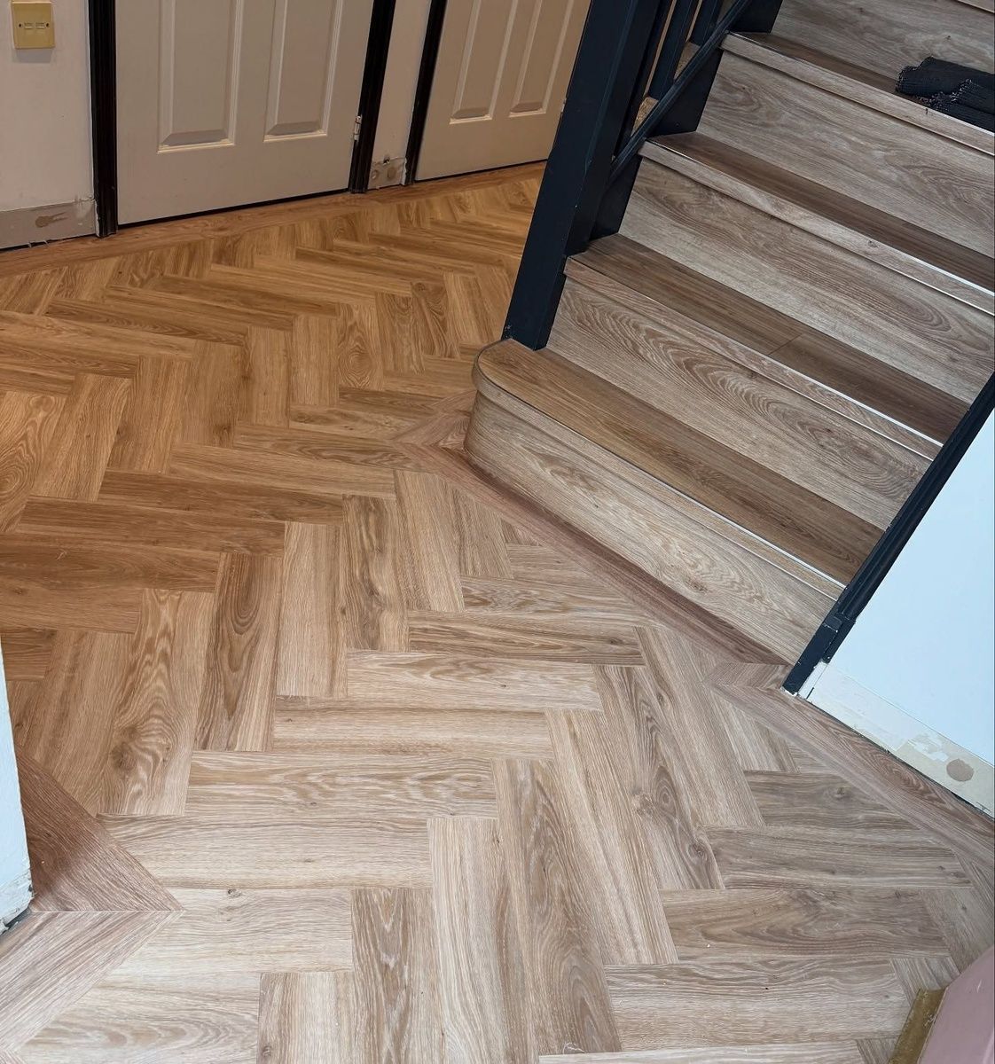 Вінілова підлога IVC Roots Herringbone 22220 Blackjack Oak
