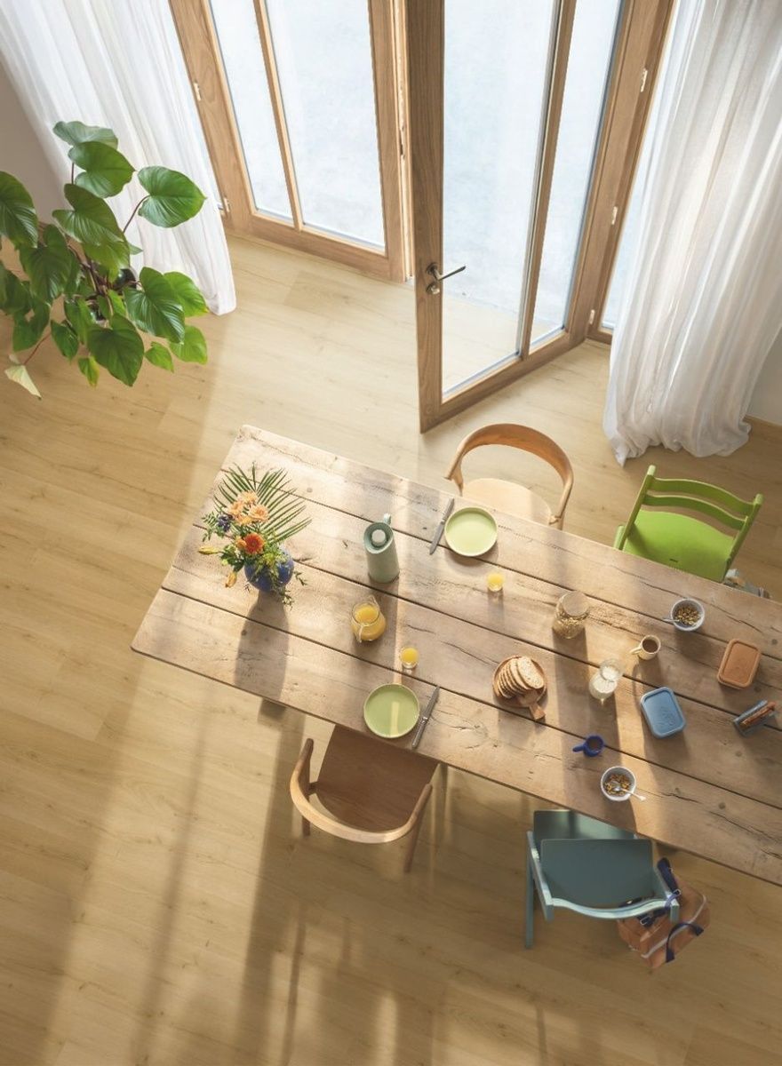 Виниловый пол Quick Step Bloom 40318 Дуб шлифованный медовый