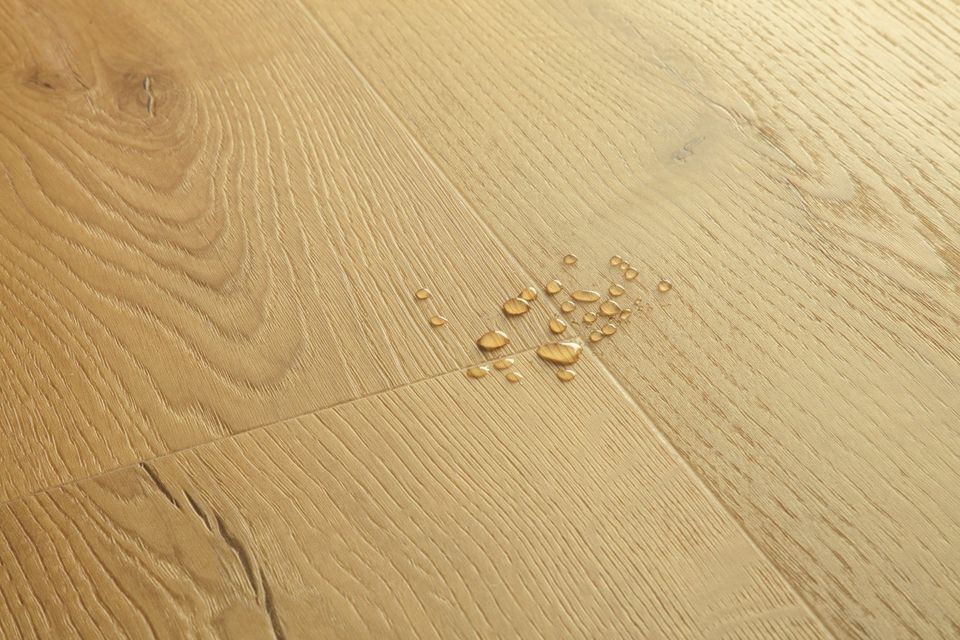 Виниловый пол Quick Step Bloom 40318 Дуб шлифованный медовый